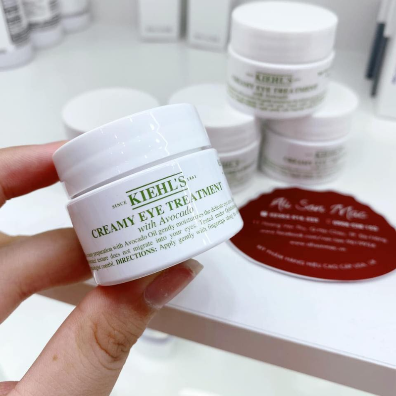 Kem Dưỡng Mắt Bơ Kiehl's Creamy Eye Treatment with Avocado còn giúp nạp năng lượng cho đôi mắt đang mệt mỏi